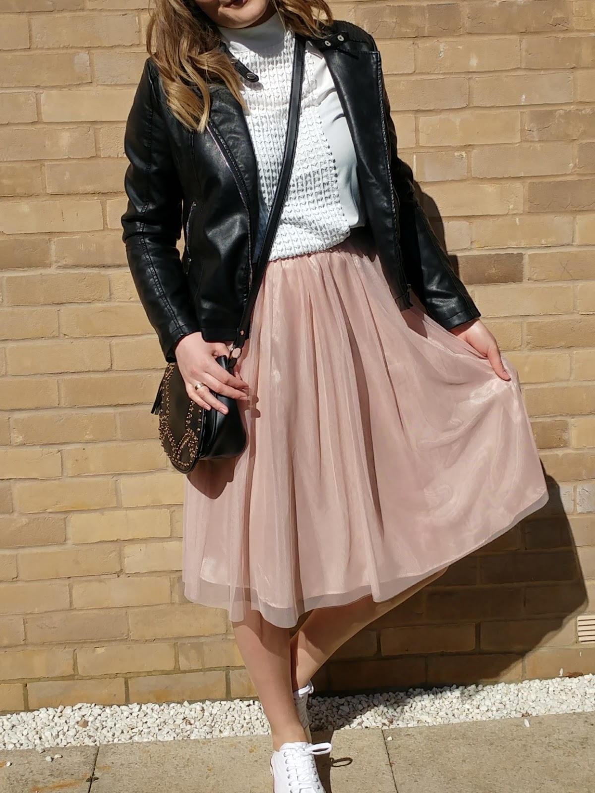 Casual tulle skirt czyli ramoneska, tiulowa spódnica i strój Casual tulle skirt czyli ramoneska, tiulowa spódnica i strój